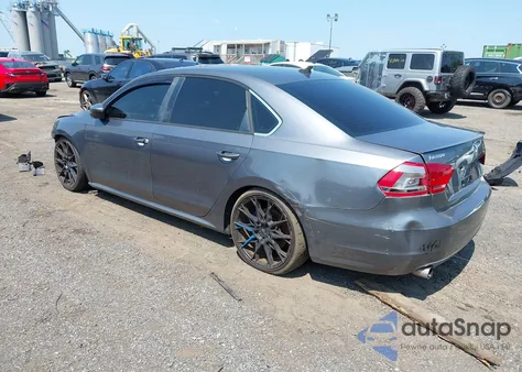 2012 Volkswagen Passat 2.5L Se z USA, uszkodzony, nr VIN 1VWBP7A31CC044952